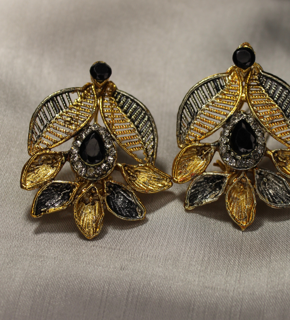 Zumrut Ear Ring