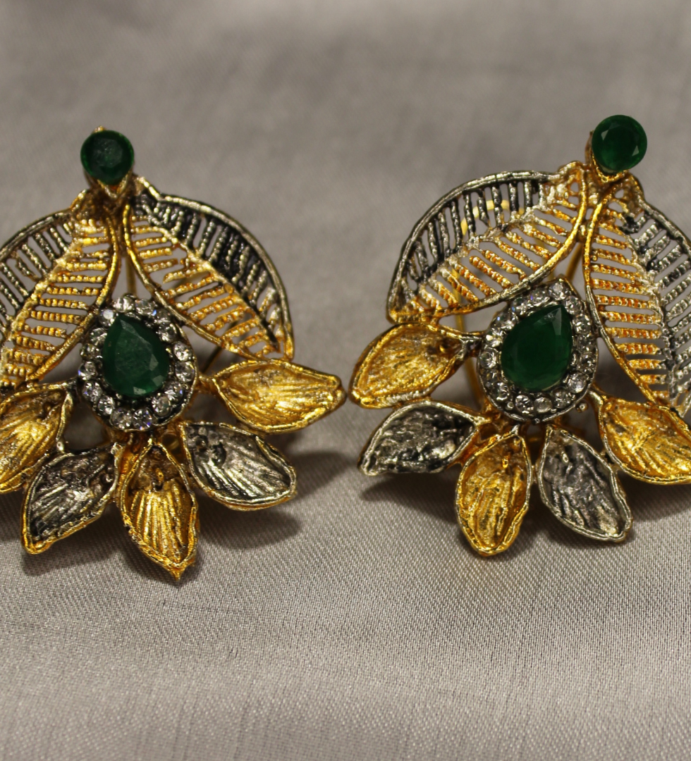 Zumrut Ear Ring