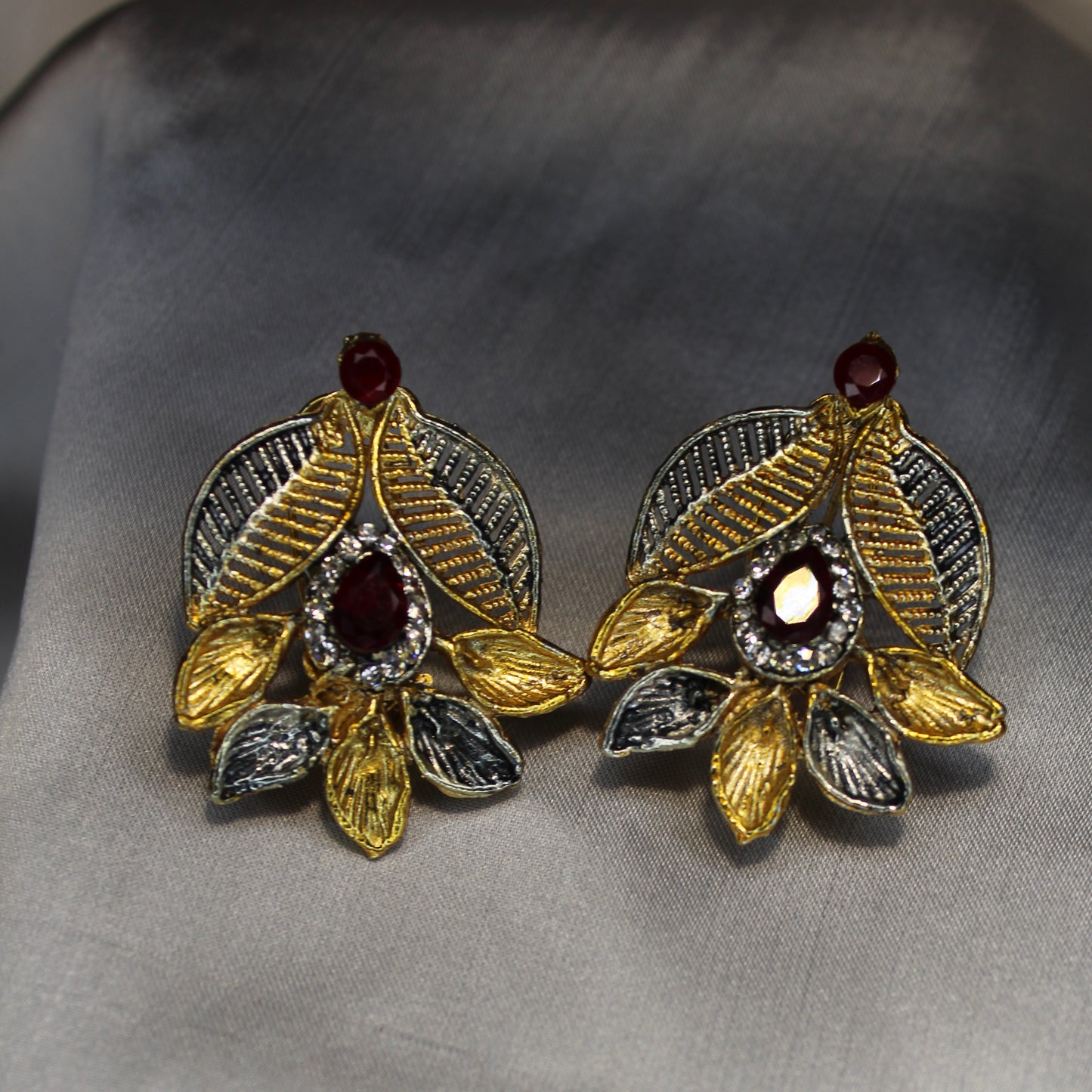 Zumrut Ear Ring