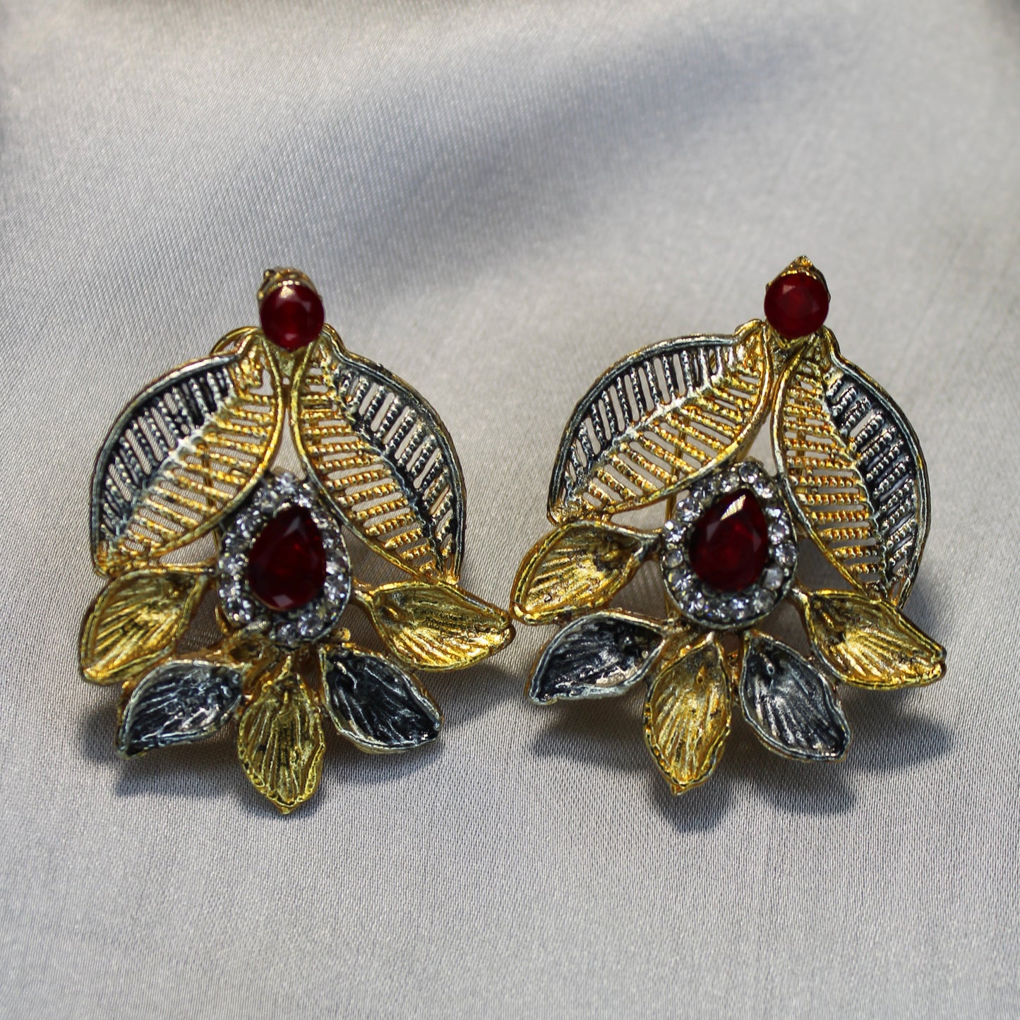 Zumrut Ear Ring