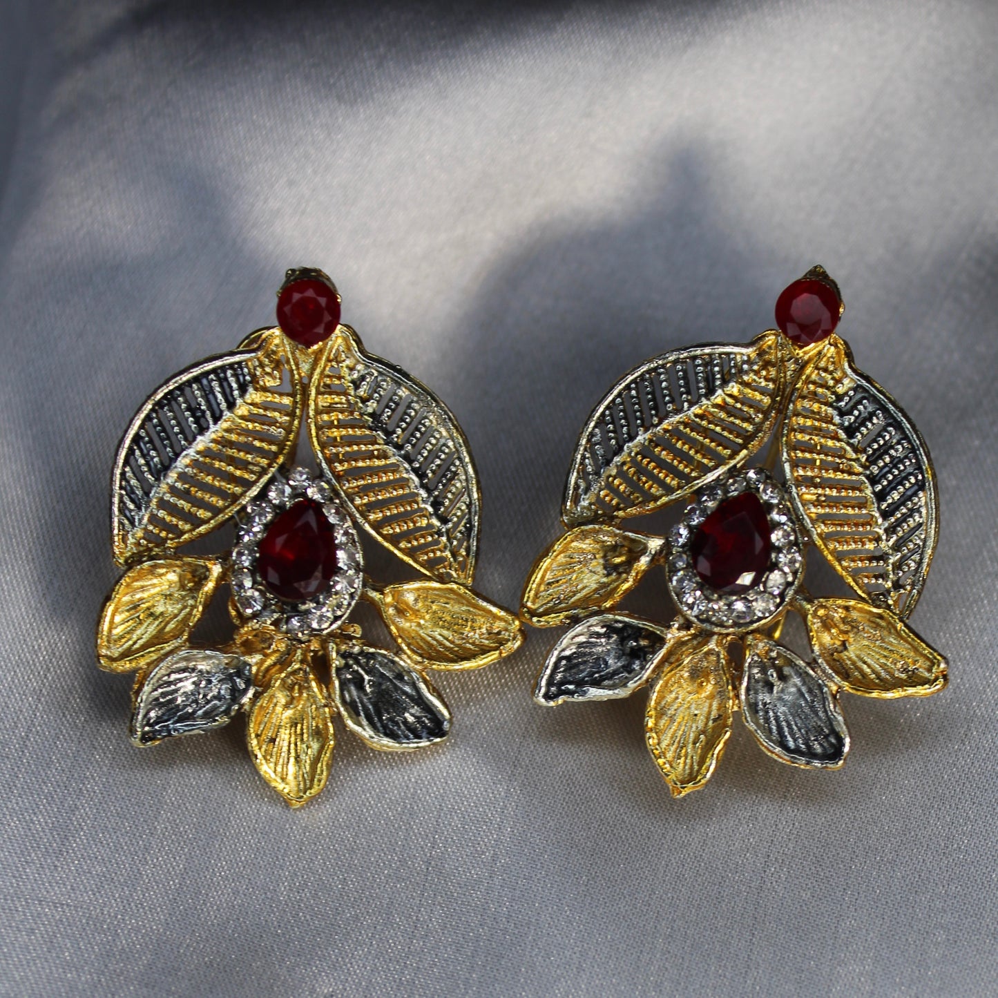 Zumrut Ear Ring