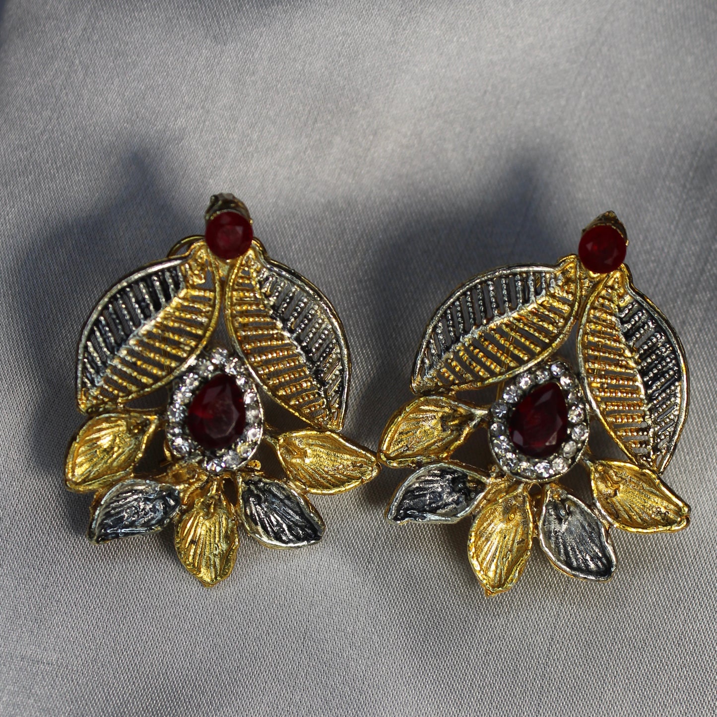 Zumrut Ear Ring