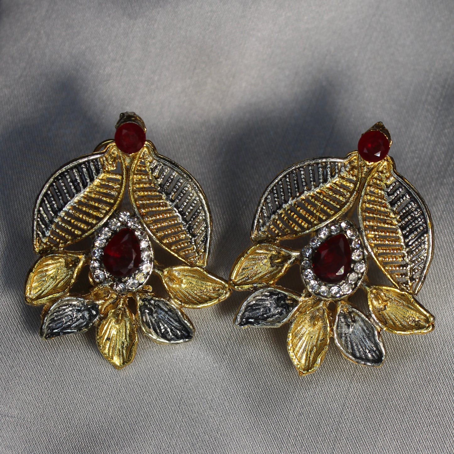 Zumrut Ear Ring