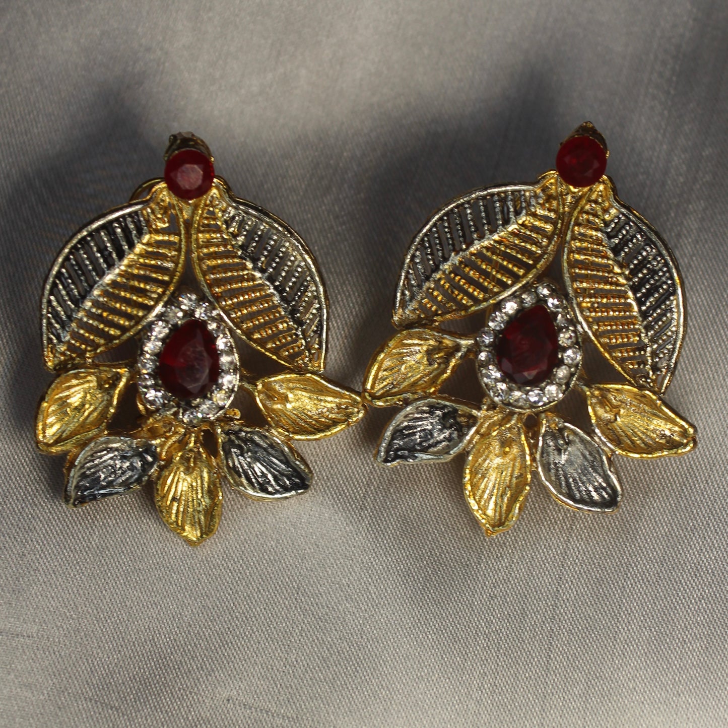 Zumrut Ear Ring
