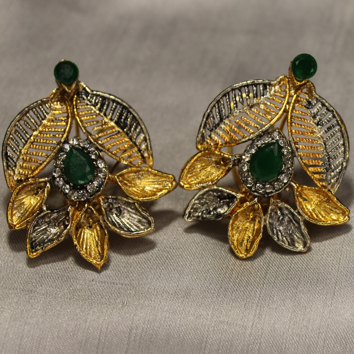 Zumrut Ear Ring