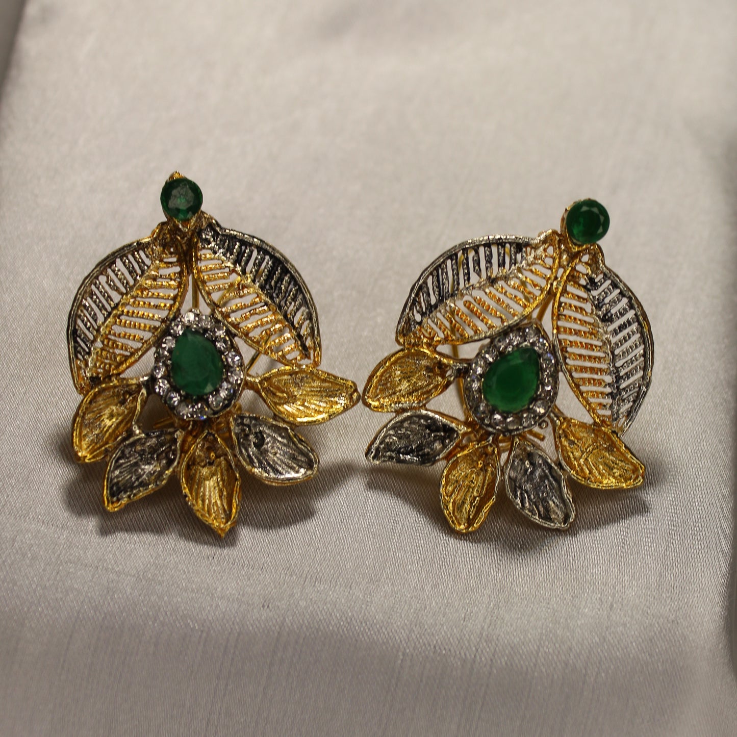 Zumrut Ear Ring