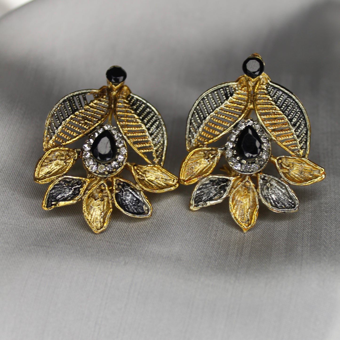Zumrut Ear Ring
