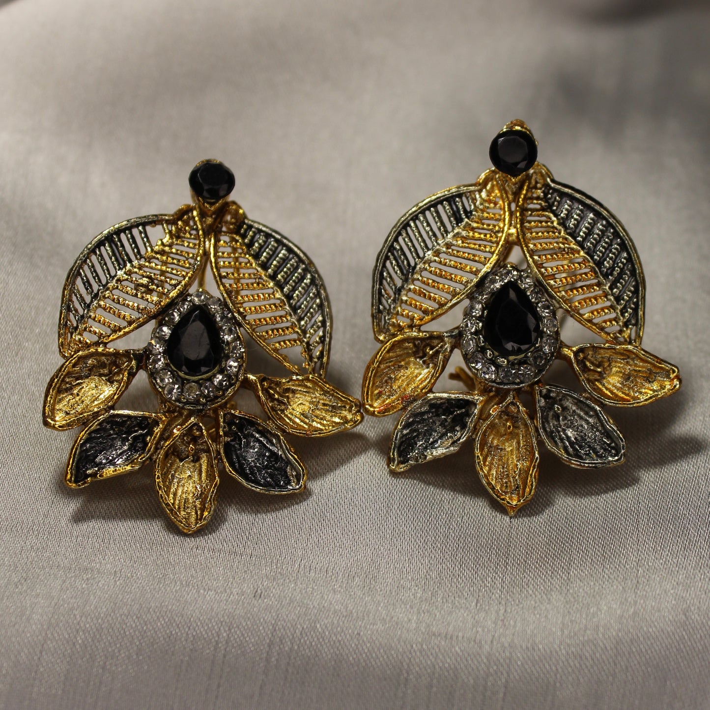 Zumrut Ear Ring