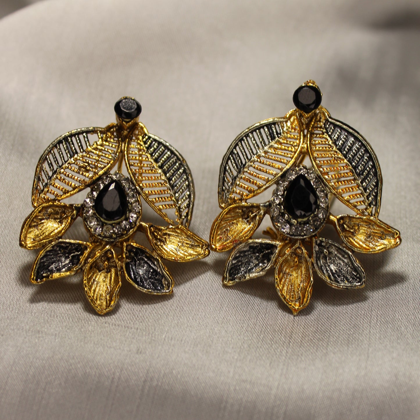 Zumrut Ear Ring