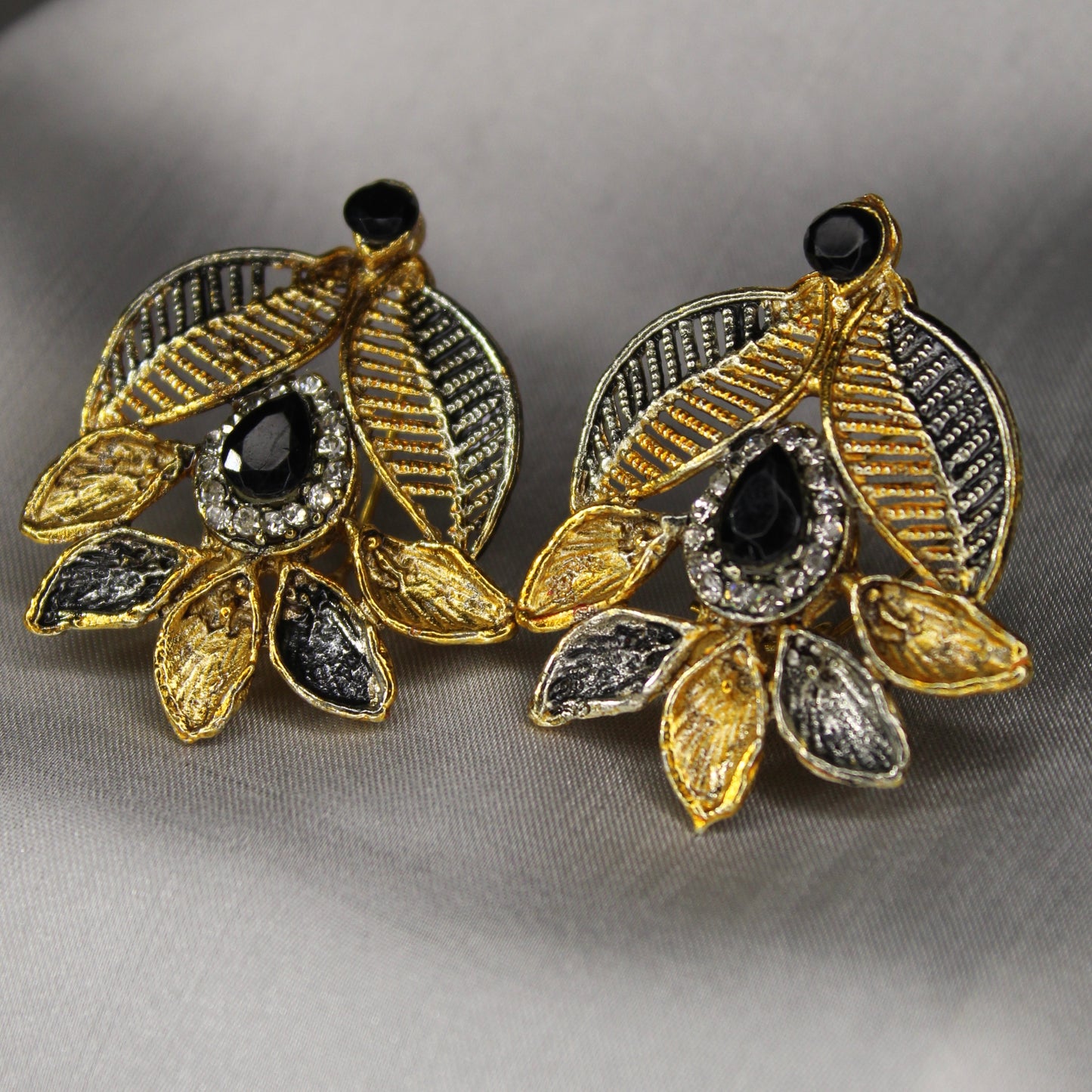 Zumrut Ear Ring