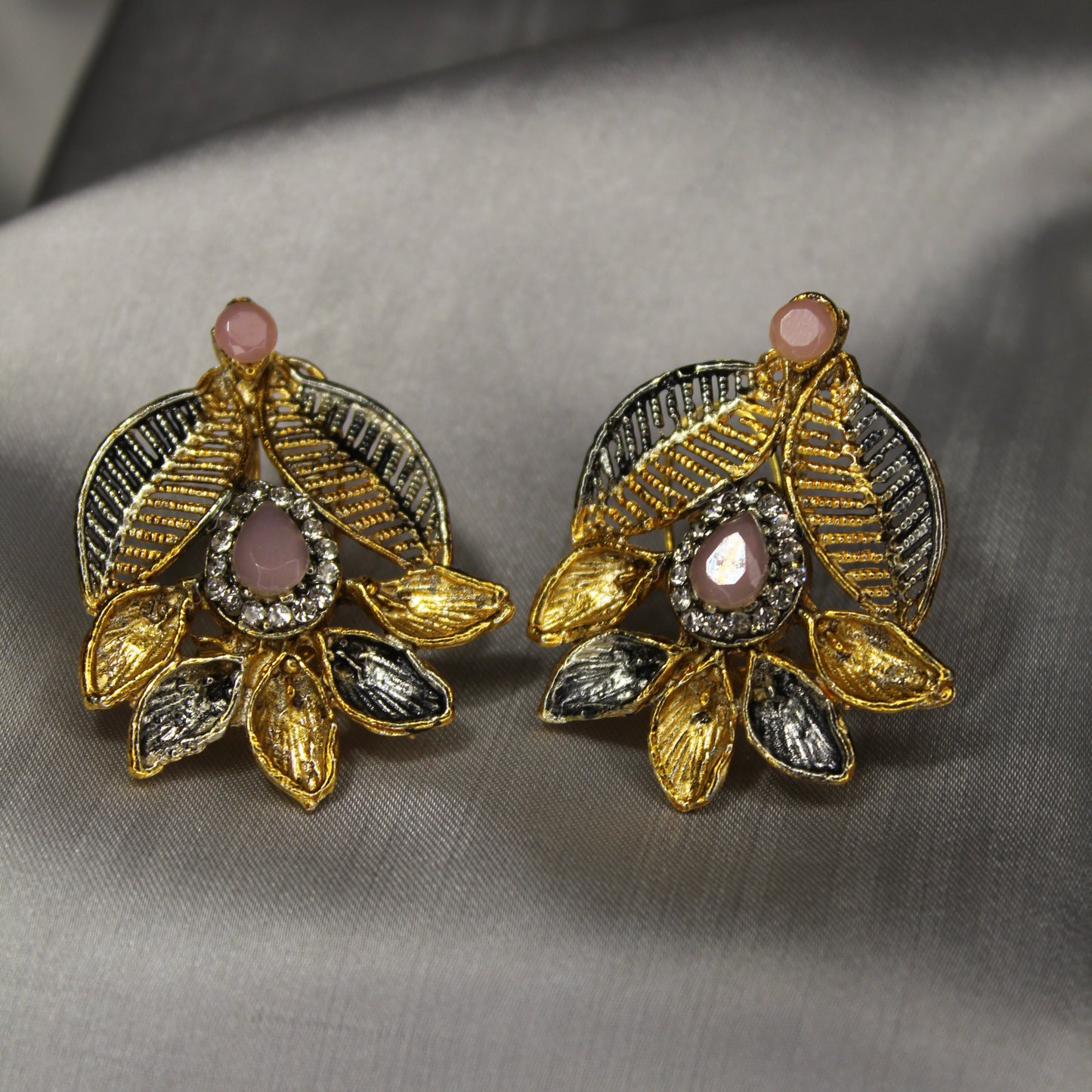 Zumrut Ear Ring