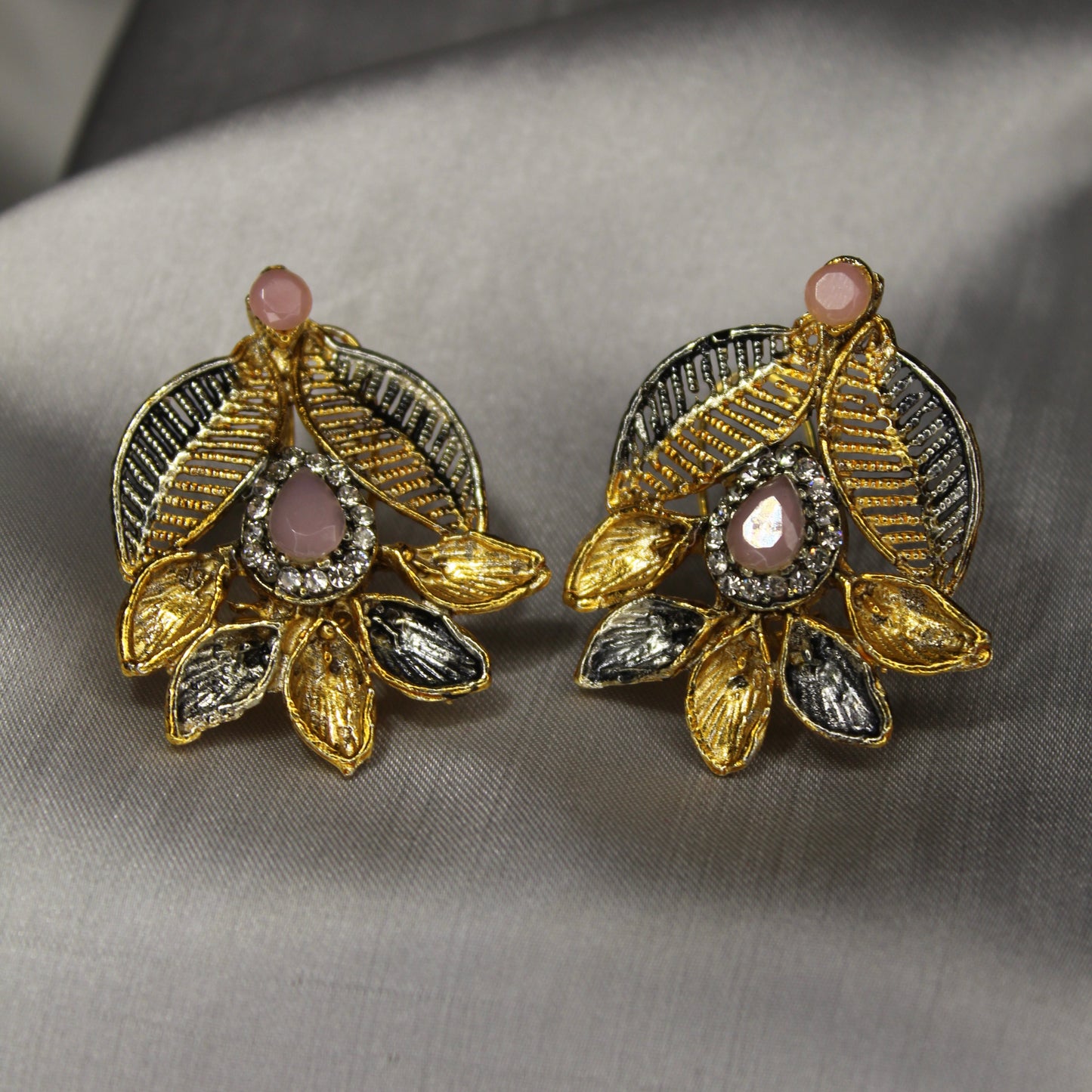 Zumrut Ear Ring