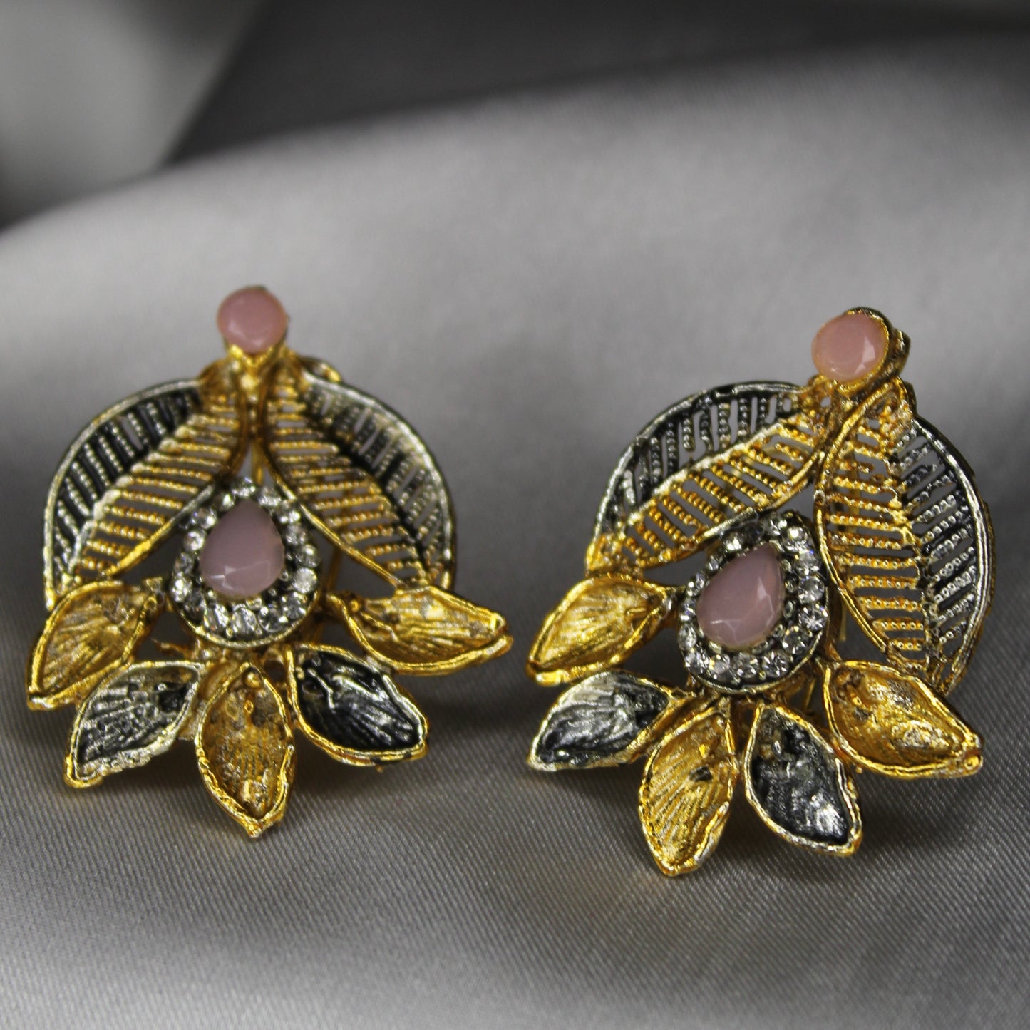 Zumrut Ear Ring