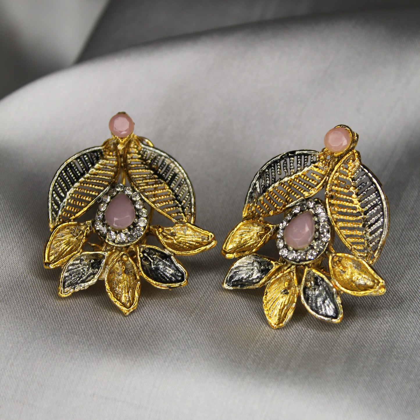 Zumrut Ear Ring
