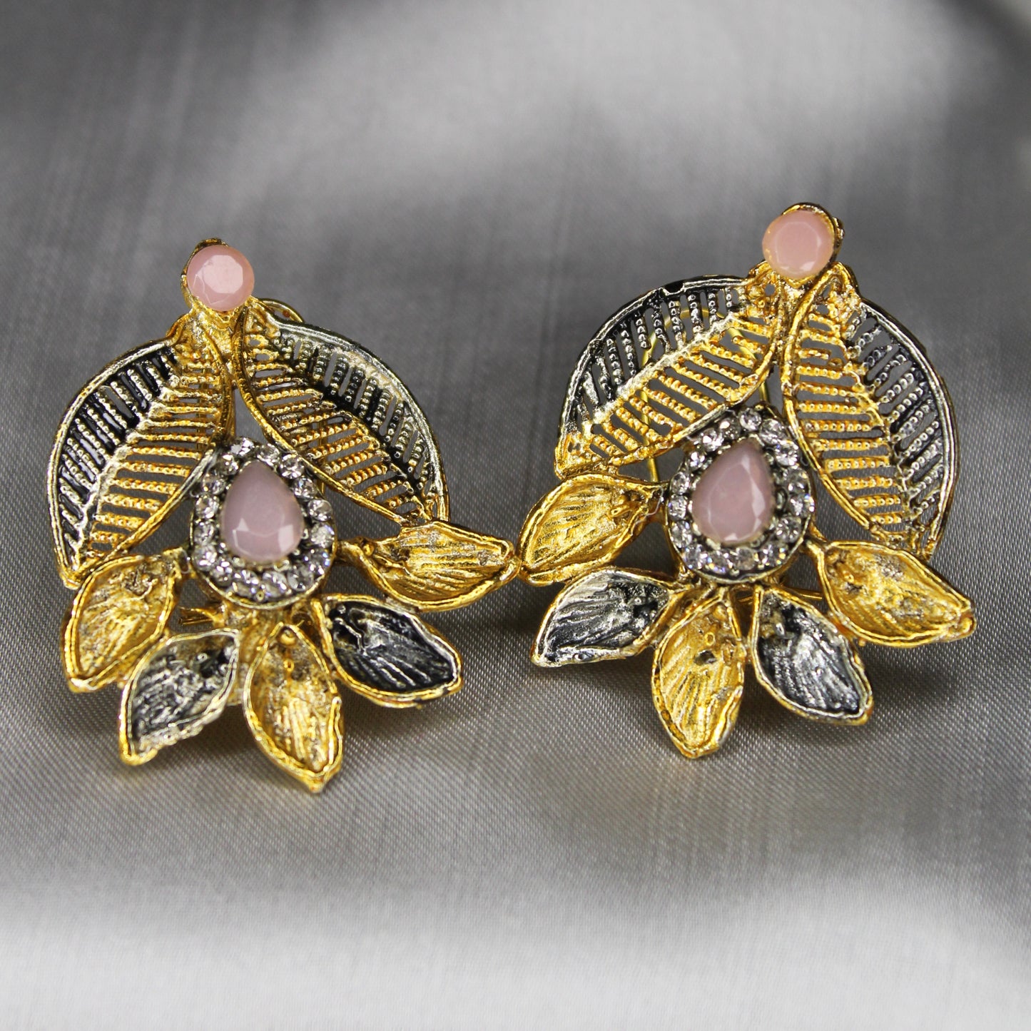 Zumrut Ear Ring