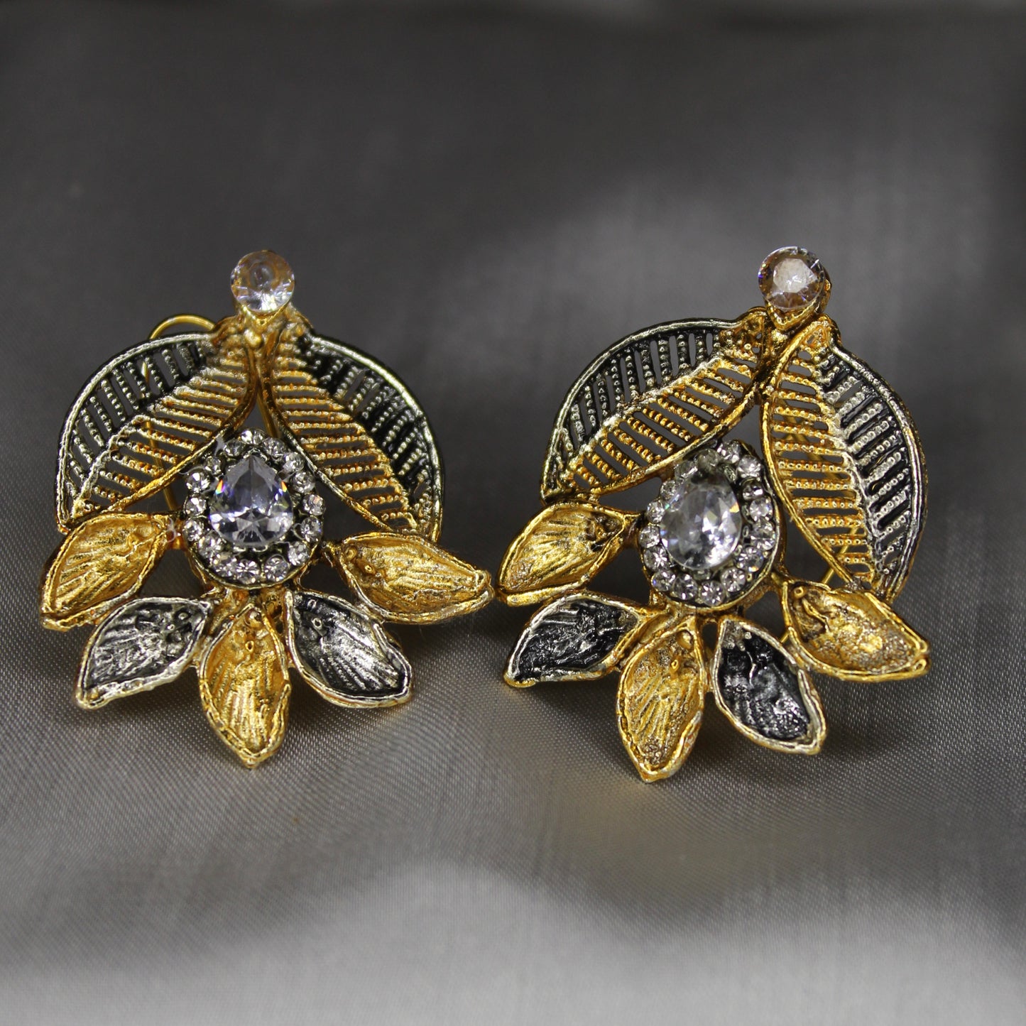 Zumrut Ear Ring