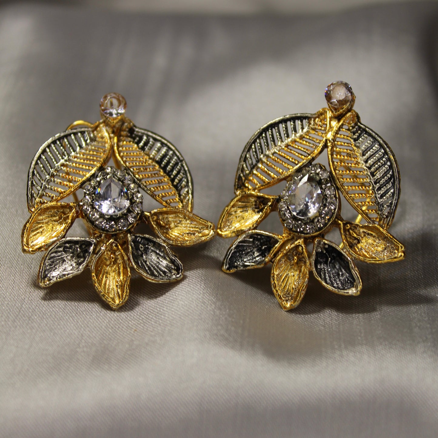 Zumrut Ear Ring