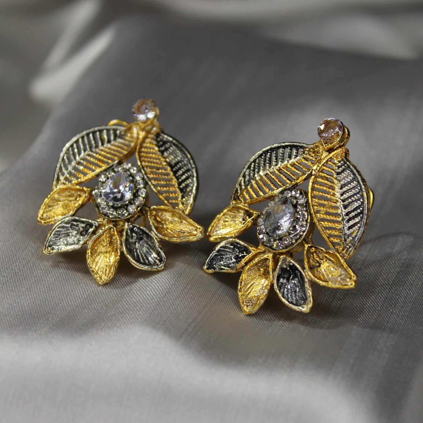Zumrut Ear Ring