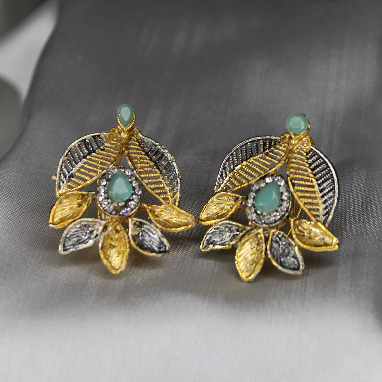 Zumrut Ear Ring