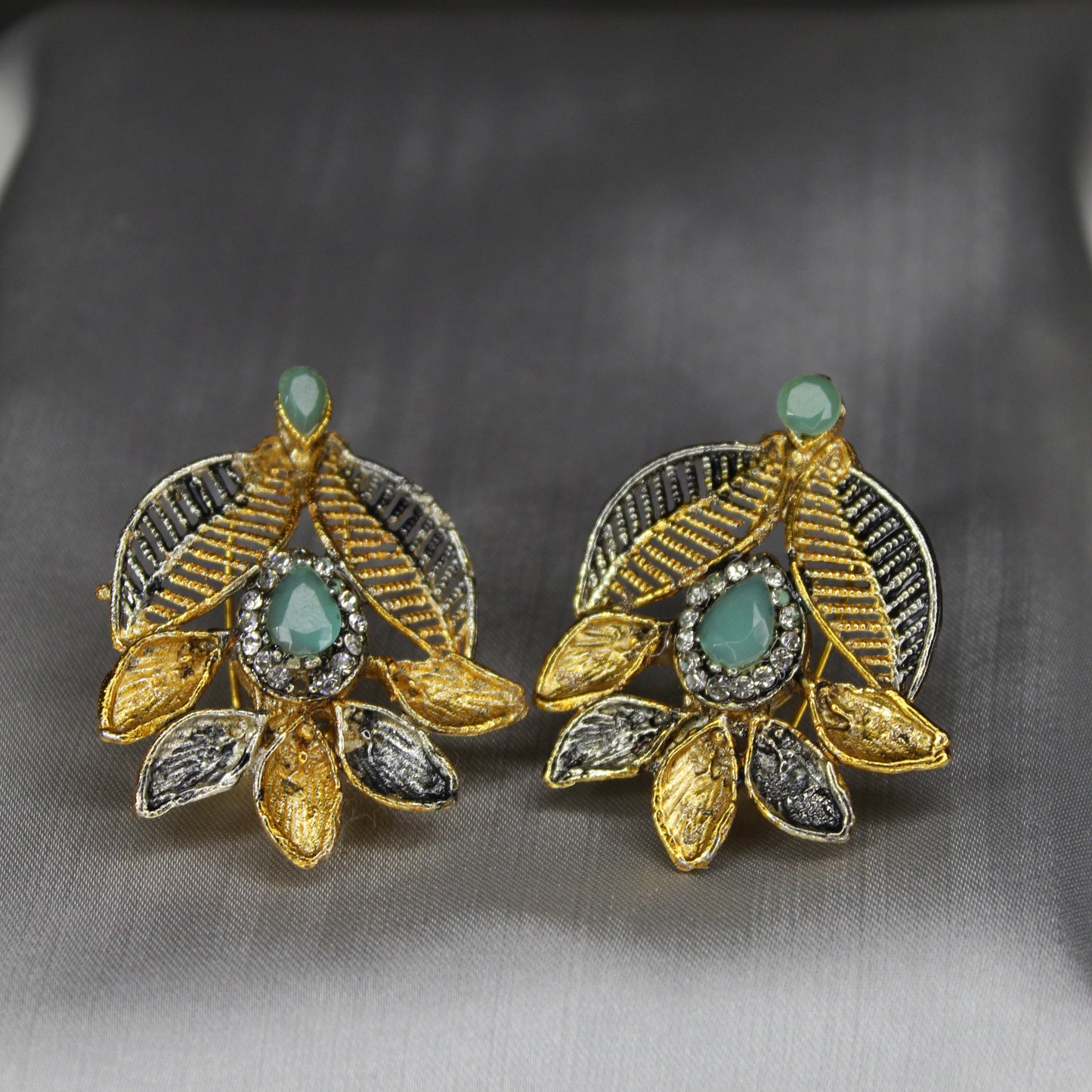 Zumrut Ear Ring