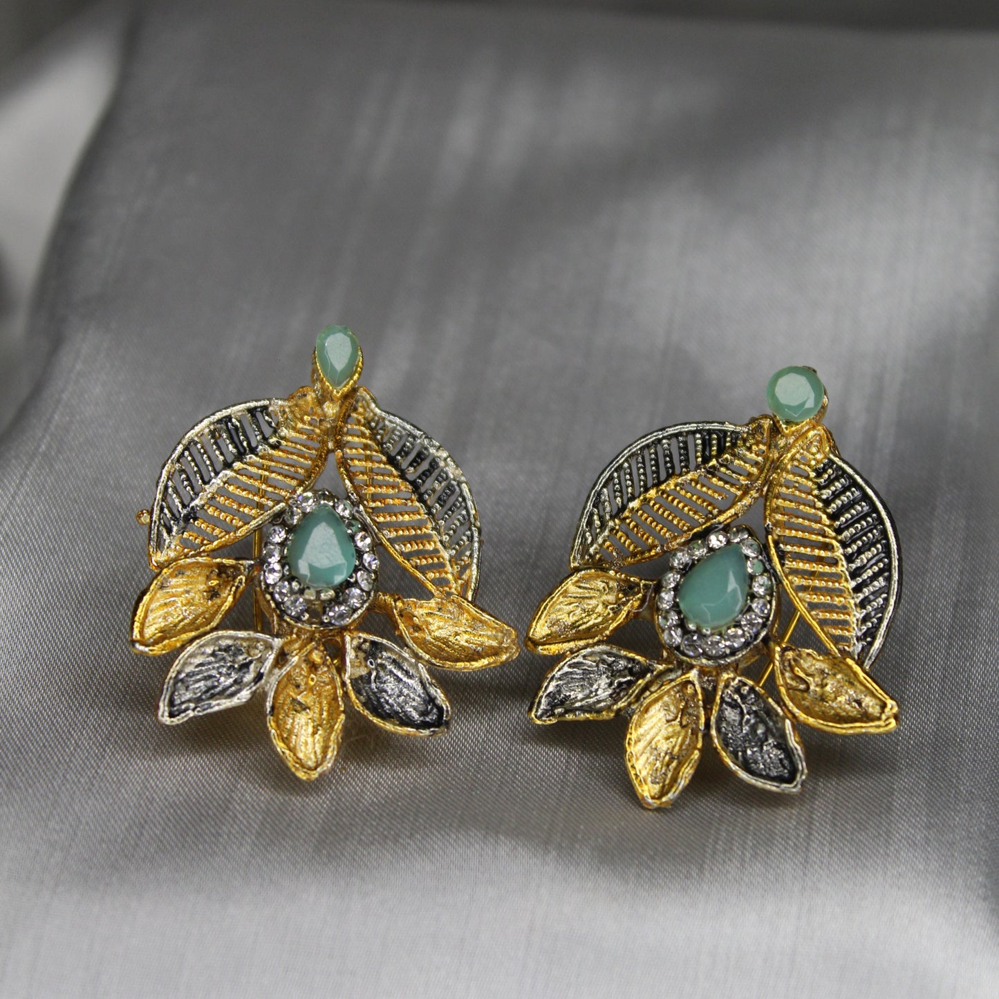 Zumrut Ear Ring