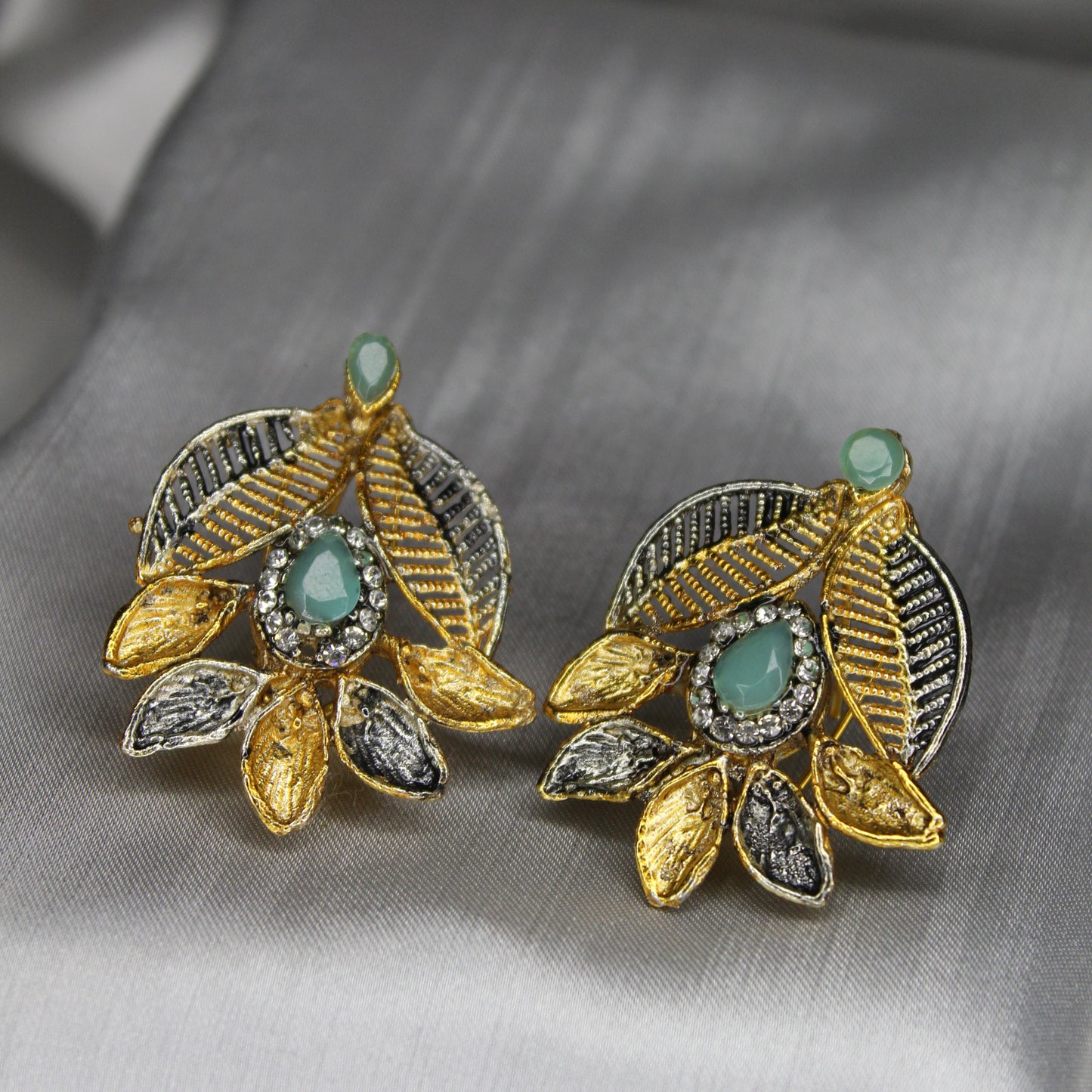 Zumrut Ear Ring