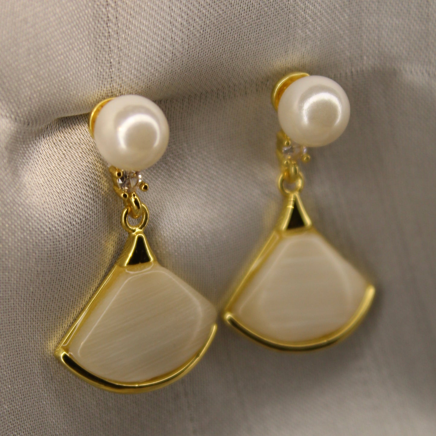 Elva Ear Ring
