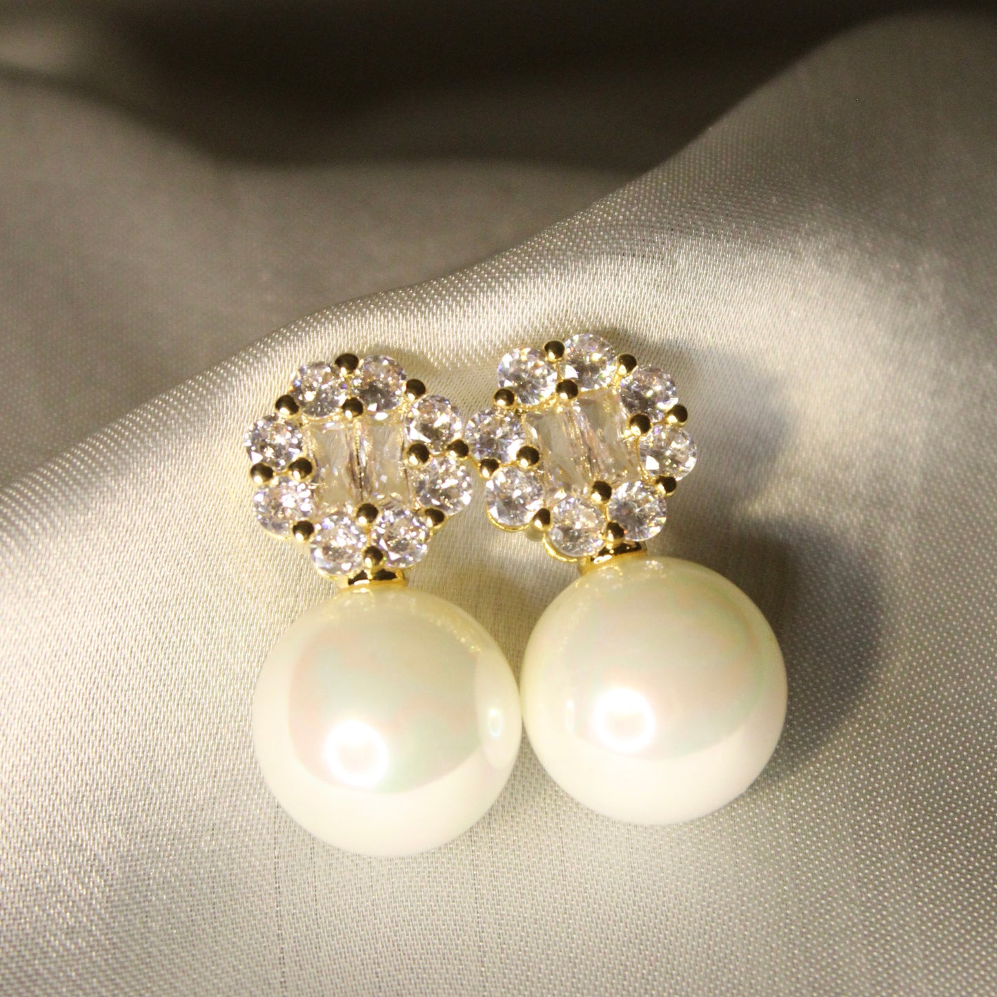 Opaline Ear Ring