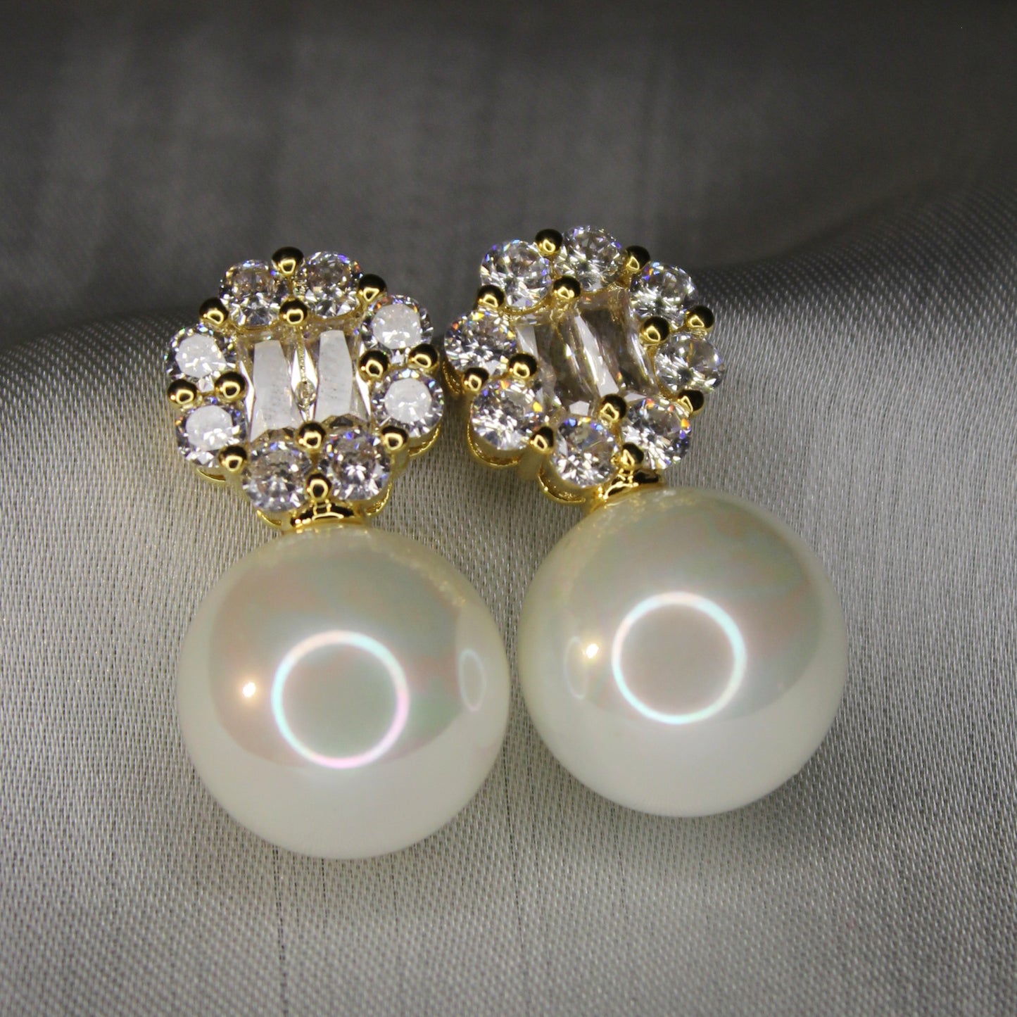Opaline Ear Ring