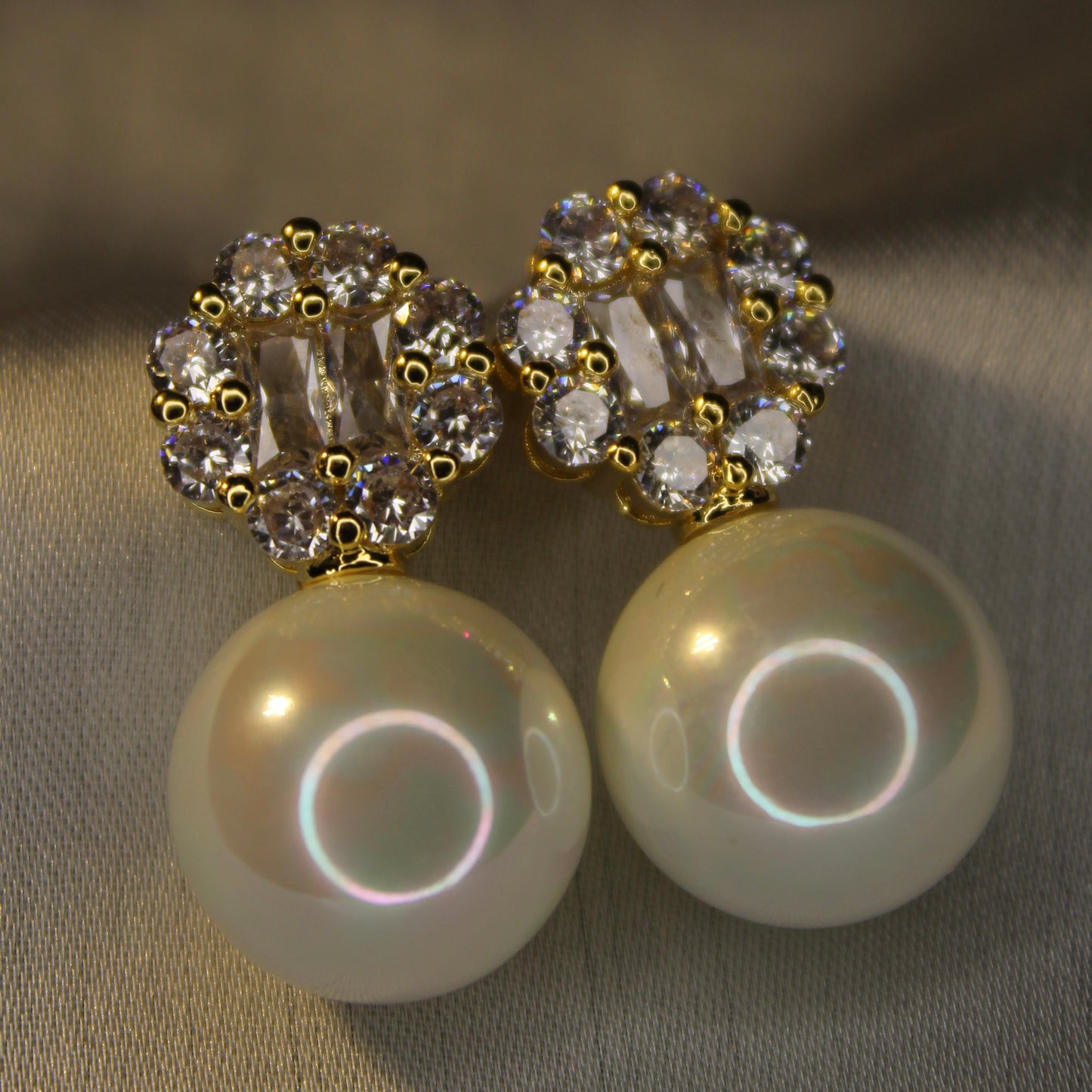 Opaline Ear Ring