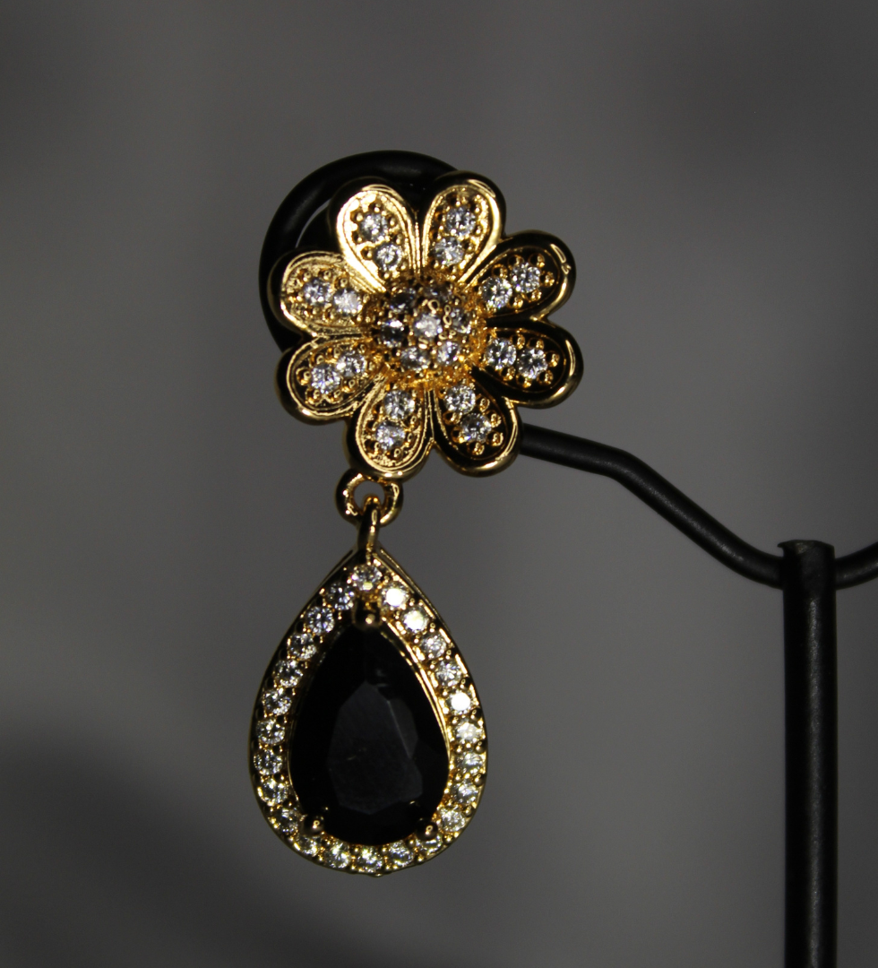 Mini Floral Earring Black