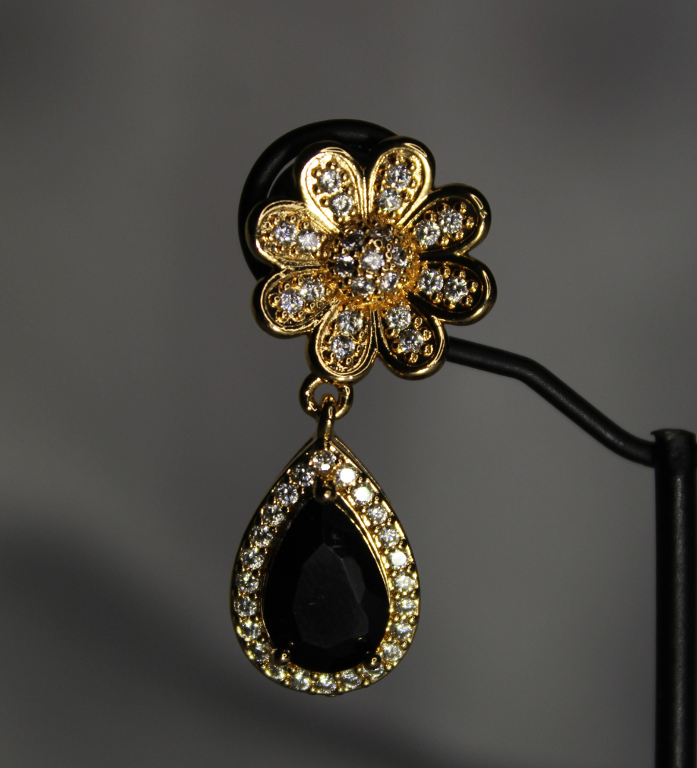 Mini Floral Earring Black