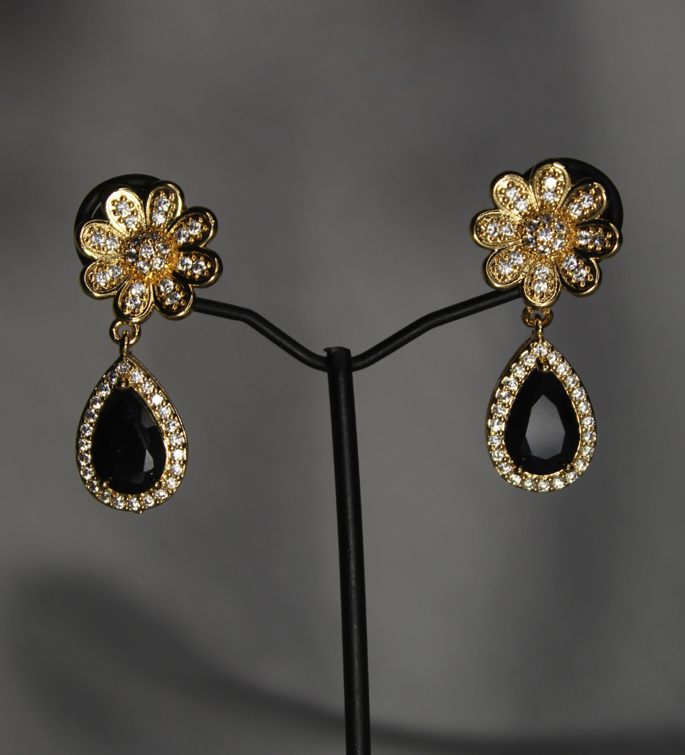 Mini Floral Earring Black