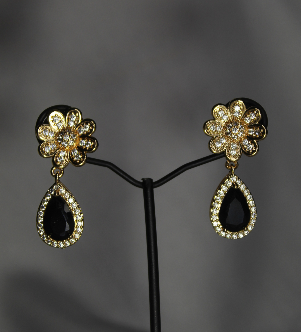 Mini Floral Earring Black
