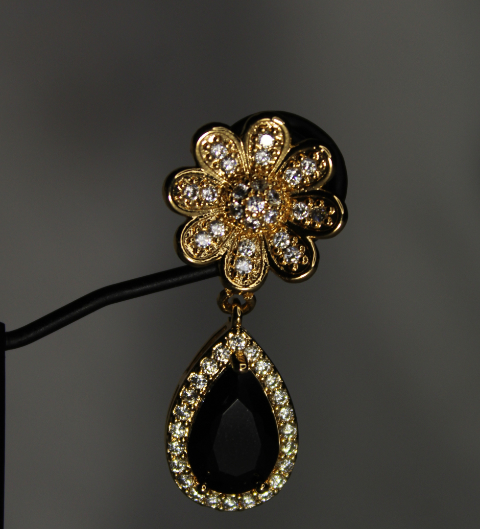 Mini Floral Earring Black