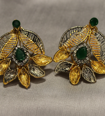 Zumrut Ear Ring