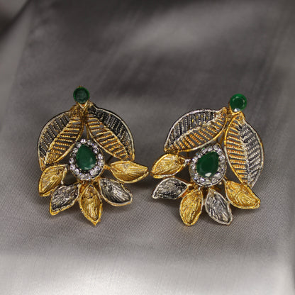 Zumrut Ear Ring