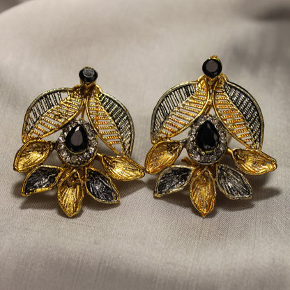 Zumrut Ear Ring