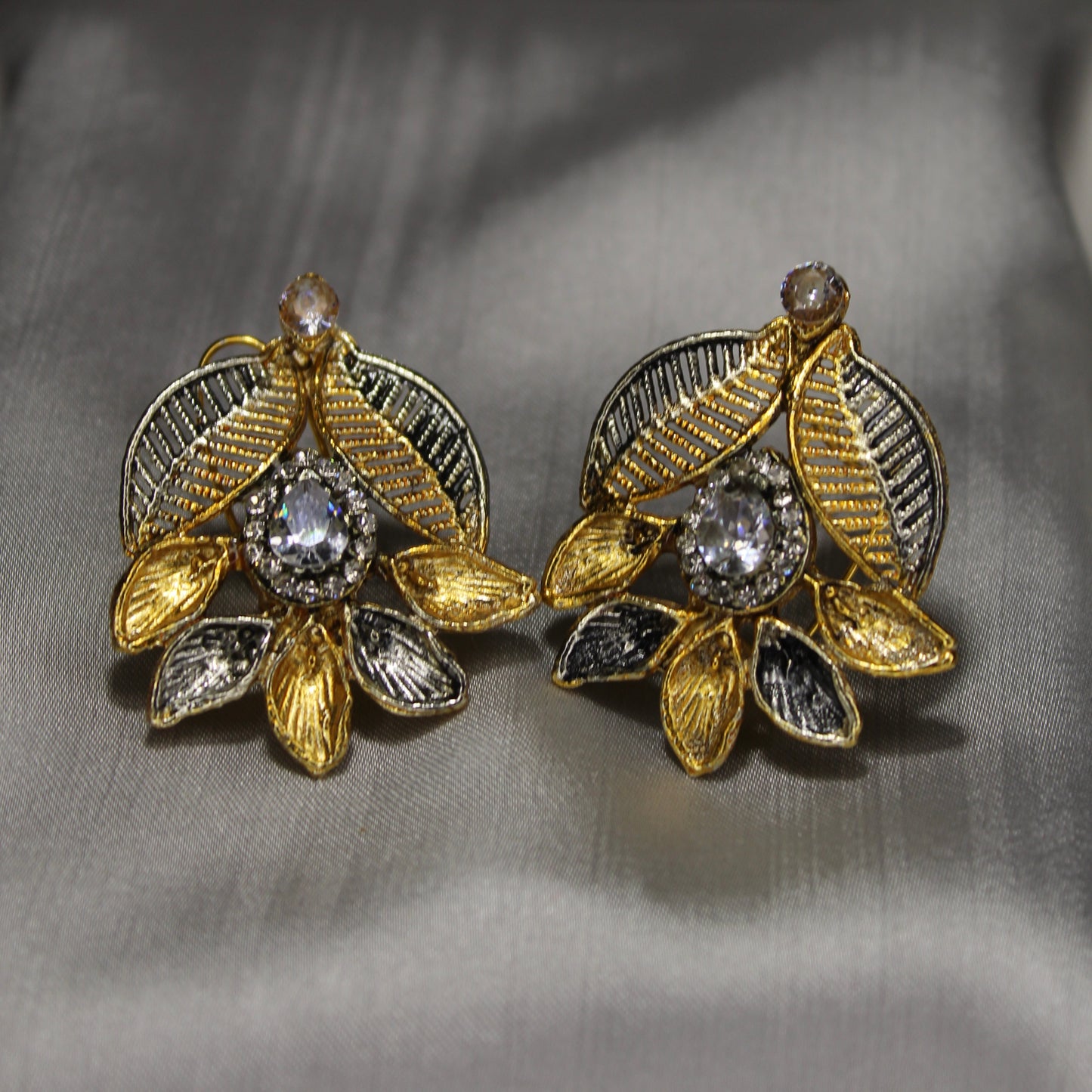 Zumrut Ear Ring