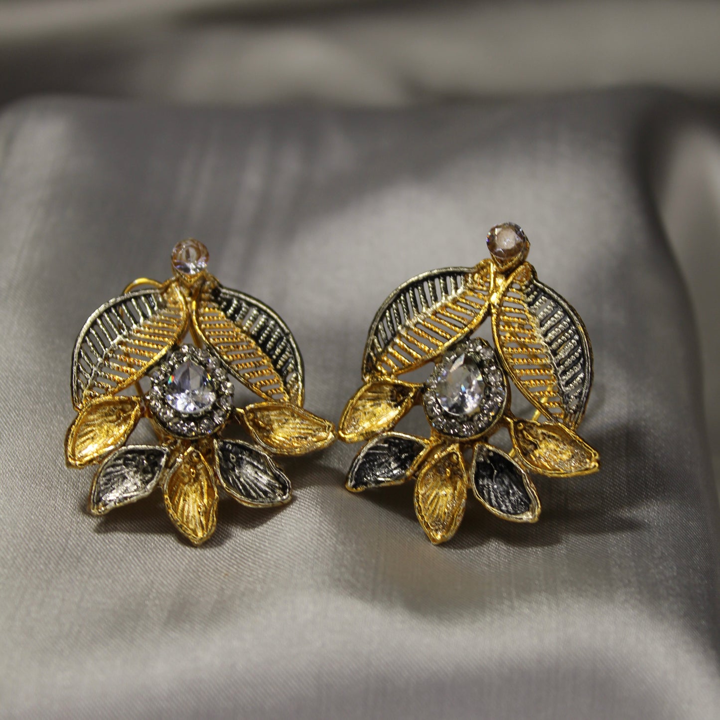 Zumrut Ear Ring