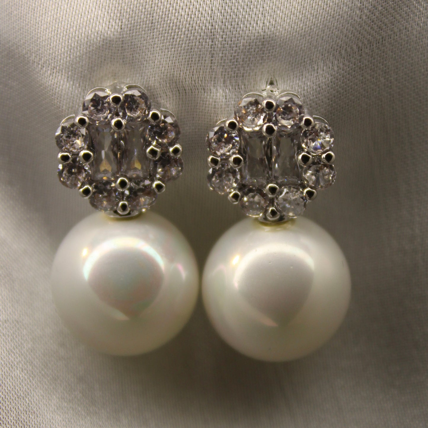 Opaline Ear Ring