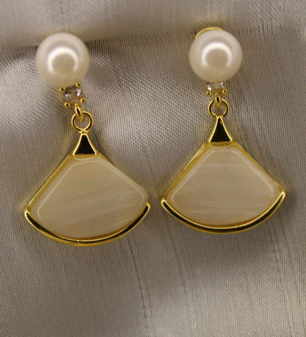 Elva Ear Ring