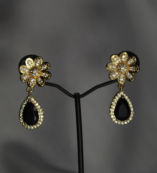Mini Floral Earring Black